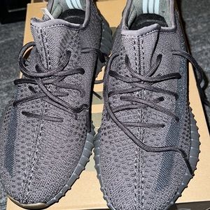 NWT ADIDAS YEEZYS SIZE 6.5